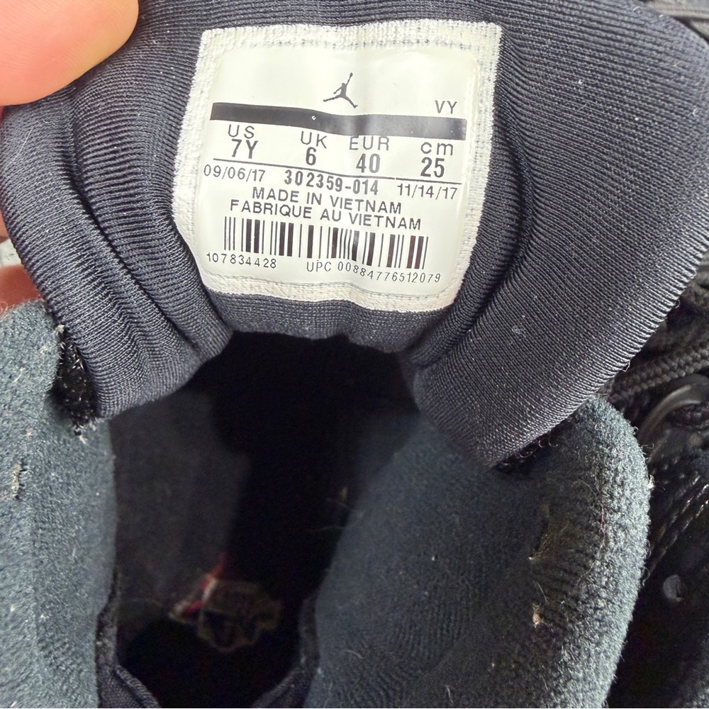 Jordan Kids Black and Red Retro Basketball Shoes - Picture 2 of 9